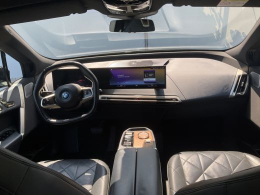 BMW iX xDrive50 High Executive 112 kWh Laser B&W Pano.dak Trekhaak M-sport ActivLease financial lease
