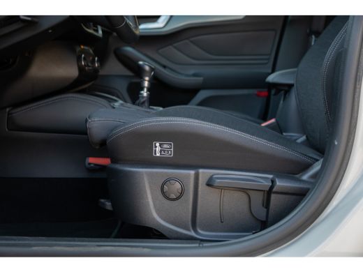 Ford Focus 1.0 EcoBoost Hybrid Active X Business | Trekhaak | Camera | Winterpakket | Apple Carplay/Android ... ActivLease financial lease