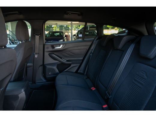 Ford Focus 1.0 EcoBoost Hybrid Active X Business | Trekhaak | Camera | Winterpakket | Apple Carplay/Android ... ActivLease financial lease