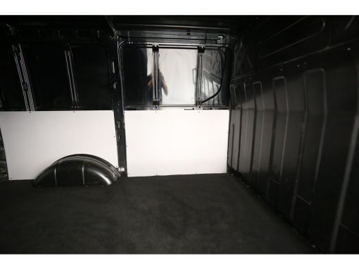 Iveco Daily 2.3 300 L1H1 3500KG Trekgew. Trekhaak Airco 3 Persoons Elektrpakket Schuifdeur ActivLease financial lease