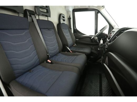 Iveco Daily 2.3 300 L1H1 3500KG Trekgew. Trekhaak Airco 3 Persoons Elektrpakket Schuifdeur ActivLease financial lease