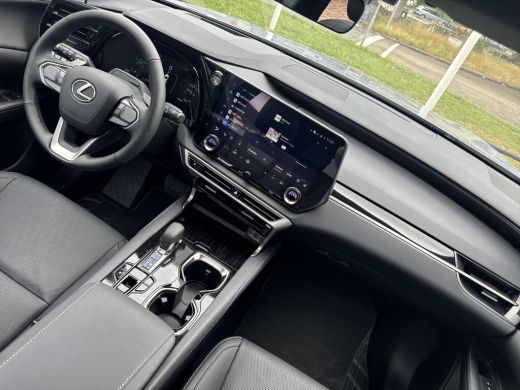 Lexus RX 450h+ Plug-in Hybrid F Sport Design | 06-10141018 Voor meer informatie ActivLease financial lease