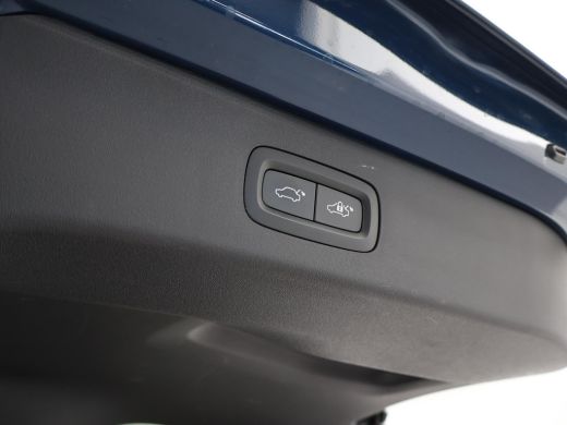 Lynk & Co 01 1.5 AUT. + 1800 KG TREKHAAK | ADAPTIVE CRUISE | PANORAMA | LED | CAMERA | CARPLAY | STOELVERWARMING ActivLease financial lease