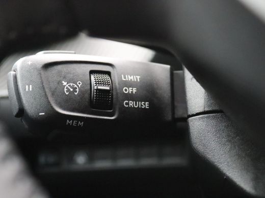 Peugeot 208 1.2 Hybrid Allure 110PK e-DCS6 full led, cruise control, navigatie, achteruitrijcamera, stoelverw... ActivLease financial lease