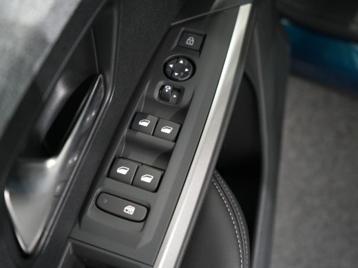 Peugeot 3008 1.2 plug-in Hybrid 195 Allure | 360 Camera | 7,4 kW lader | Afneembare Trekhaak ActivLease financial lease