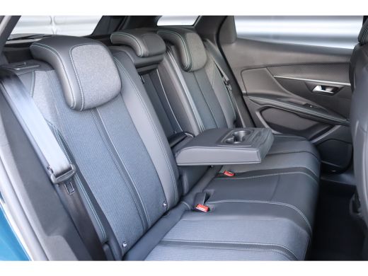 Peugeot 3008 1.6 HYBRID 225PK ALLURE PACK AUTOMAAT / NAVI / LEDER / CLIMA / LED / PDC / 18" LMV / CAMERA / KEY... ActivLease financial lease