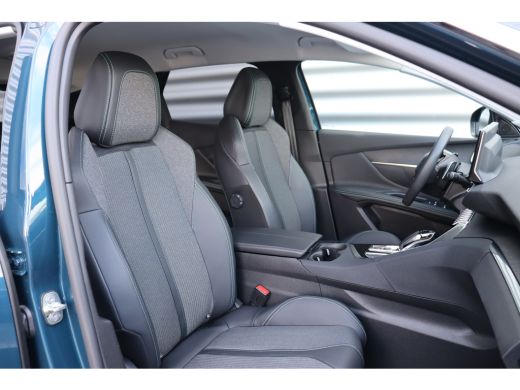 Peugeot 3008 1.6 HYBRID 225PK ALLURE PACK AUTOMAAT / NAVI / LEDER / CLIMA / LED / PDC / 18" LMV / CAMERA / KEY... ActivLease financial lease