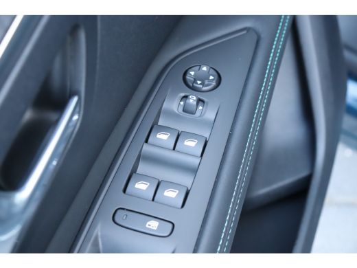 Peugeot 3008 1.6 HYBRID 225PK ALLURE PACK AUTOMAAT / NAVI / LEDER / CLIMA / LED / PDC / 18" LMV / CAMERA / KEY... ActivLease financial lease
