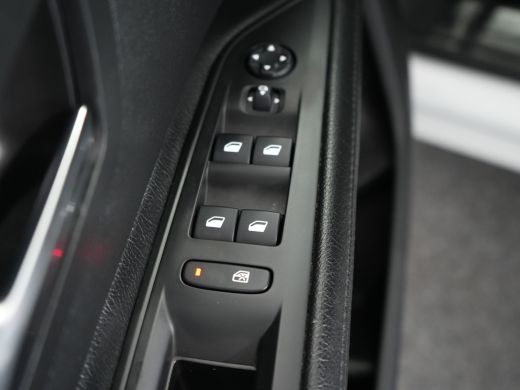 Peugeot 5008 1.2 PureTech Blue Lease Executive Automaat | 2 stoelen op derde rij | Achteruitrijcamera | Cruise... ActivLease financial lease