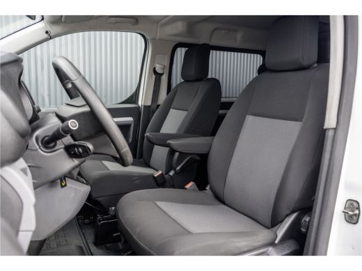 Peugeot Expert 2.0 BlueHDI | L3H1 | DC 5-Zits | CarPlay | Navi | Cruise | Airco | PDC | Euro 6 ActivLease financial lease