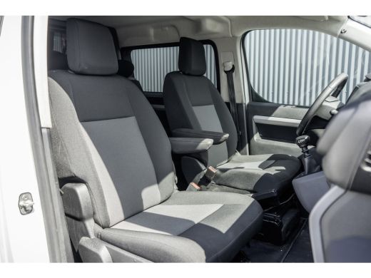 Peugeot Expert 2.0 BlueHDI | L3H1 | DC 5-Zits | CarPlay | Navi | Cruise | Airco | PDC | Euro 6 ActivLease financial lease