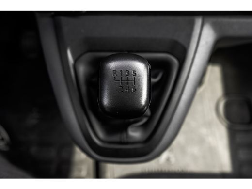 Peugeot Expert 2.0 BlueHDI | L3H1 | DC 5-Zits | CarPlay | Navi | Cruise | Airco | PDC | Euro 6 ActivLease financial lease