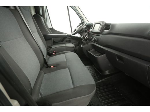 Renault Master T33 2.3 dCi L2H2 150PK Camera Cruise Carplay LED Airco Navigatie Trekhaak 3 Persoons PDC ActivLease financial lease