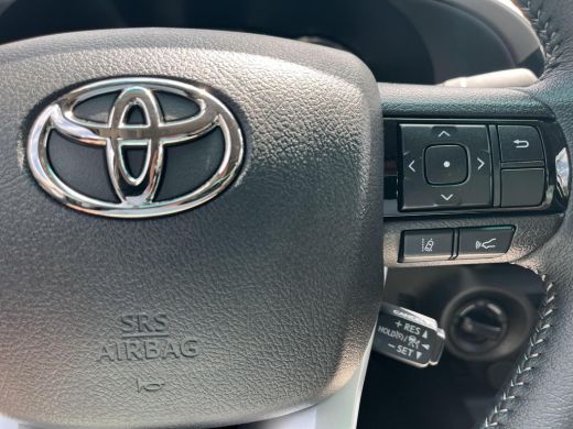 Toyota Hilux 2.4 D-4D Double Cab Professional | Automaat | Navigatie | Stoelverwarming | Parkeersensoren | ActivLease financial lease