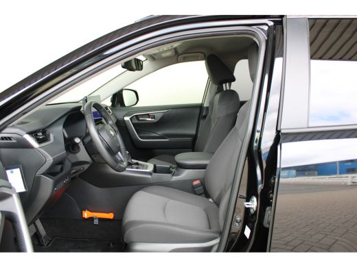 Toyota RAV4 2.5 Hybrid AWD Dynamic | 18 inch | 1650 kg trekgewicht | Apple carplay | Camera | ActivLease financial lease