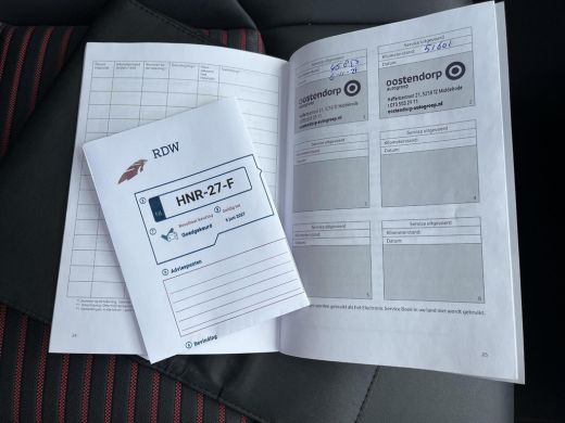 Toyota RAV4 2.5 Plug-in Hybrid AWD Style | Panoramadak | Navigatie | Achterbankverwarming | Camera's rondom | ActivLease financial lease