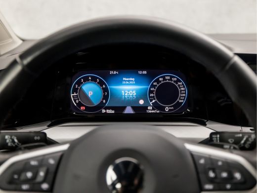Volkswagen Golf 1.0 eTSI Sport Automaat (APPLE CARPLAY, GROOT NAVI, KEYLESS, SFEERVERLICHTING, SPORTSTOELEN, LM V... ActivLease financial lease