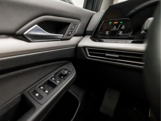 Volkswagen Golf 1.0 eTSI Sport Automaat (APPLE CARPLAY, GROOT NAVI, KEYLESS, SFEERVERLICHTING, SPORTSTOELEN, LM V... ActivLease financial lease