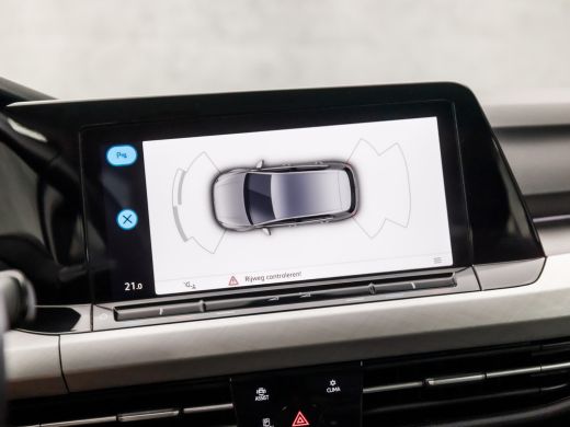 Volkswagen Golf 1.0 eTSI Sport Automaat (APPLE CARPLAY, GROOT NAVI, KEYLESS, SFEERVERLICHTING, SPORTSTOELEN, LM V... ActivLease financial lease