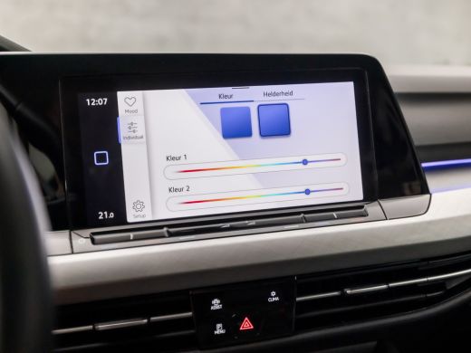 Volkswagen Golf 1.0 eTSI Sport Automaat (APPLE CARPLAY, GROOT NAVI, KEYLESS, SFEERVERLICHTING, SPORTSTOELEN, LM V... ActivLease financial lease
