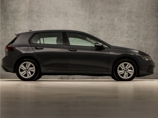 Volkswagen Golf 1.0 eTSI Sport Automaat (APPLE CARPLAY, GROOT NAVI, KEYLESS, SFEERVERLICHTING, SPORTSTOELEN, LM V... ActivLease financial lease
