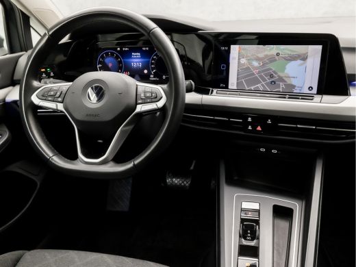 Volkswagen Golf 1.0 eTSI Sport Automaat (APPLE CARPLAY, GROOT NAVI, KEYLESS, SFEERVERLICHTING, SPORTSTOELEN, LM V... ActivLease financial lease