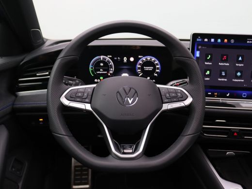 Volkswagen Passat Variant 1.5 eHybrid R-Line Edition 272PK DSG black style, matrix led, trekhaak, 360gr. camera, pa... ActivLease financial lease