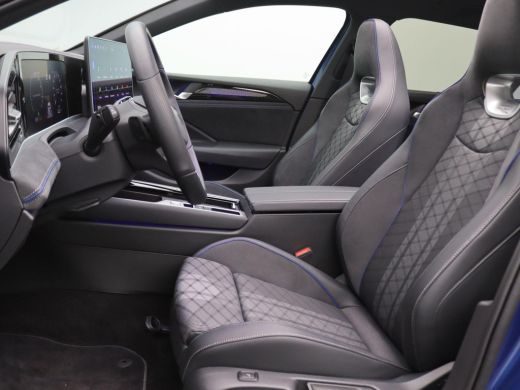 Volkswagen Passat Variant 1.5 eHybrid R-Line Edition 272PK DSG black style, matrix led, trekhaak, 360gr. camera, pa... ActivLease financial lease