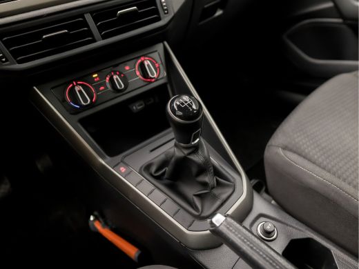 Volkswagen Polo 1.0 Sportline (APPLE CARPLAY, GROOT NAVI, SPORTSTOELEN, CRUISE, LED ACHTERLICHTEN, NIEUWE APK, NI... ActivLease financial lease
