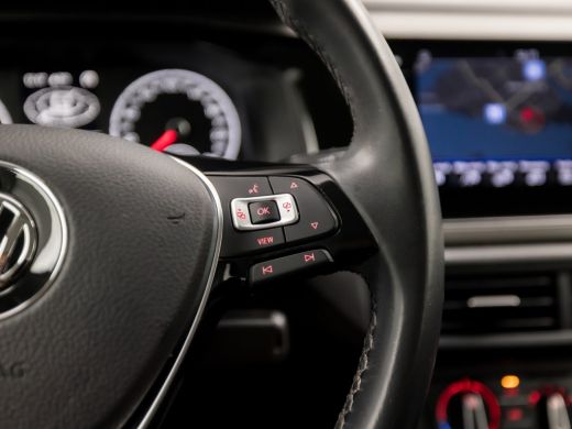 Volkswagen Polo 1.0 Sportline (APPLE CARPLAY, GROOT NAVI, SPORTSTOELEN, CRUISE, LED ACHTERLICHTEN, NIEUWE APK, NI... ActivLease financial lease