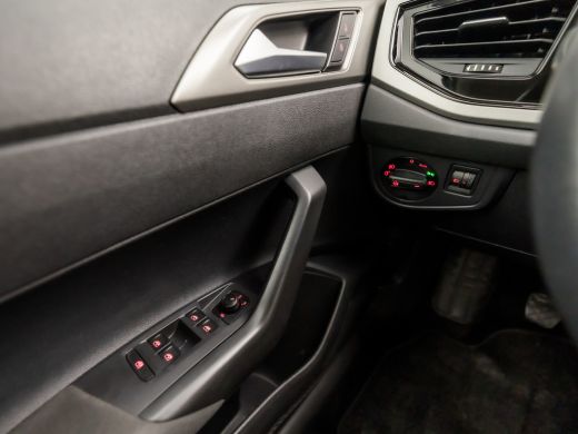 Volkswagen Polo 1.0 Sportline (APPLE CARPLAY, GROOT NAVI, SPORTSTOELEN, CRUISE, LED ACHTERLICHTEN, NIEUWE APK, NI... ActivLease financial lease