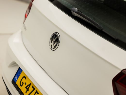 Volkswagen Polo 1.0 Sportline (APPLE CARPLAY, GROOT NAVI, SPORTSTOELEN, CRUISE, LED ACHTERLICHTEN, NIEUWE APK, NI... ActivLease financial lease