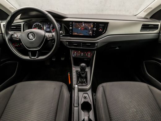 Volkswagen Polo 1.0 Sportline (APPLE CARPLAY, GROOT NAVI, SPORTSTOELEN, CRUISE, LED ACHTERLICHTEN, NIEUWE APK, NI... ActivLease financial lease