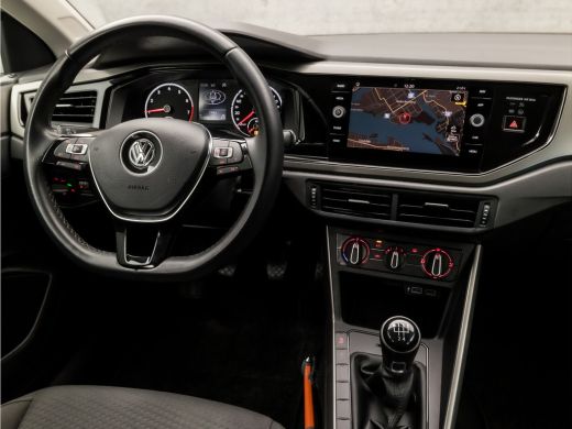 Volkswagen Polo 1.0 Sportline (APPLE CARPLAY, GROOT NAVI, SPORTSTOELEN, CRUISE, LED ACHTERLICHTEN, NIEUWE APK, NI... ActivLease financial lease