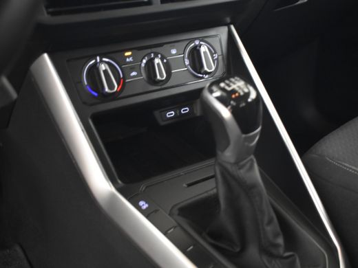 Volkswagen Polo 1.0 TSI Life 96pk | Navigatie | App connect | Adaptief cruise control | DAB radio | Airco | 15"LMV ActivLease financial lease