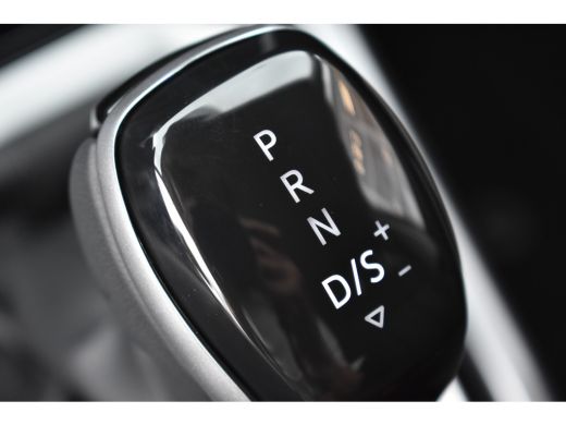 Volkswagen T-Roc Life Edition | 'App-Connect' draadloze smartphone integratie | 'App-Connect' smartphone integrati... ActivLease financial lease