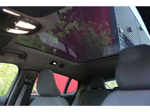 Volvo  C40 Single Motor Plus 69 kWh | Panoramadak | Stuur/stoelverwarming | Camera | Adaptive Cruise ActivLease financial lease