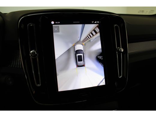 Volvo  EX40 252PK Extended Range Ultra Black 82kWh | Panoramadak | HK Audio | Getint Glas | Stoel/Stuur Verw. ActivLease financial lease