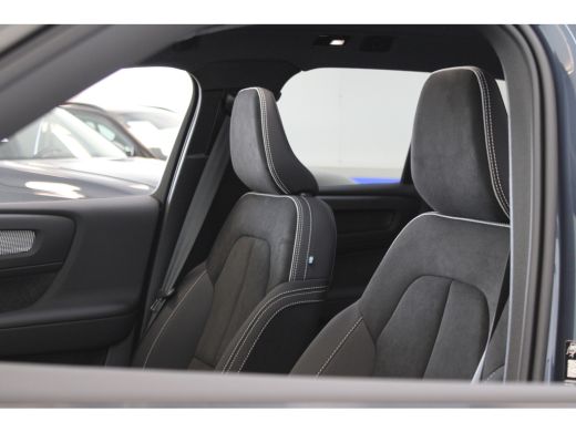 Volvo  EX40 252PK Extended Range Ultra Black 82kWh | Panoramadak | HK Audio | Getint Glas | Stoel/Stuur Verw. ActivLease financial lease