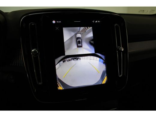Volvo  EX40 252PK Extended Range Ultra Black 82kWh | Panoramadak | HK Audio | Getint Glas | Stoel/Stuur Verw. ActivLease financial lease