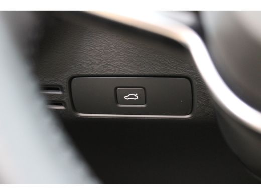 Volvo  EX40 252PK Extended Range Ultra Black 82kWh | Panoramadak | HK Audio | Getint Glas | Stoel/Stuur Verw. ActivLease financial lease