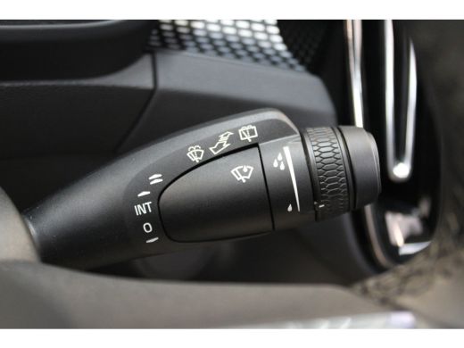 Volvo  EX40 252PK Extended Range Ultra Black 82kWh | Panoramadak | HK Audio | Getint Glas | Stoel/Stuur Verw. ActivLease financial lease
