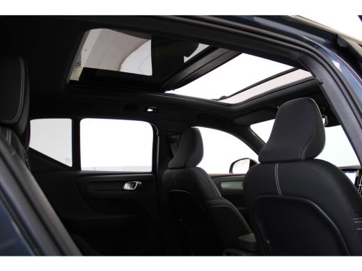 Volvo  EX40 252PK Extended Range Ultra Black 82kWh | Panoramadak | HK Audio | Getint Glas | Stoel/Stuur Verw. ActivLease financial lease