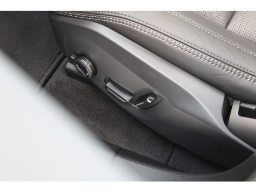 Volvo  XC60 T6 350PK AWD Ultra Black Edition | B&W audio | Luchtvering | 22" | Massage/ventilatie | Full LED ActivLease financial lease