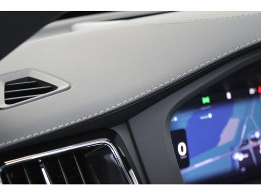 Volvo  XC60 T6 350PK AWD Ultra Black Edition | B&W | Luchtvering | 22" ActivLease financial lease