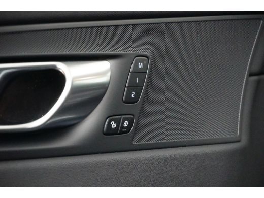 Volvo  XC60 T6 AWD Plus Black Ed. | Achterbank verwarmd | Achteruitrijcamera | Contourstoelen ActivLease financial lease