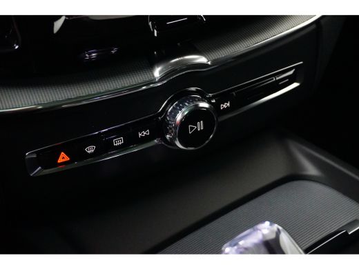 Volvo  XC60 T6 AWD Plus Black Ed. | Achterbank verwarmd | Achteruitrijcamera | Contourstoelen ActivLease financial lease