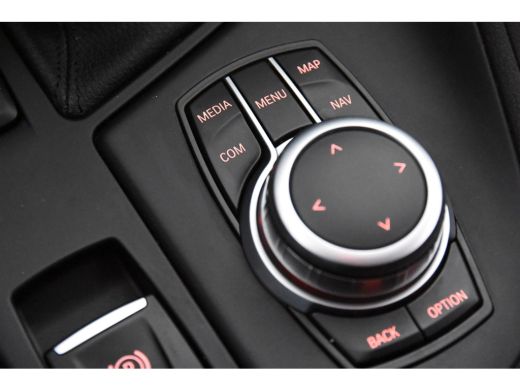 BMW X1 sDrive18i *1ste Eigenaar*Navigatie*Trekhaak*Carplay* ActivLease financial lease