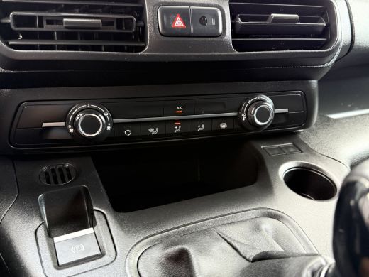 Citroën Berlingo 1.5 BlueHDI 102 PK / L2H1 / TREKHAAK / IMPERIAAL / INRICHTING / AIRCO / CAMERA ActivLease financial lease