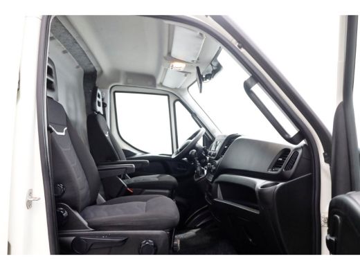 Iveco Daily 35C16 160pk L2H2 Dubbel Lucht Airco/Trekhaak 3500kg 03-2020 ActivLease financial lease